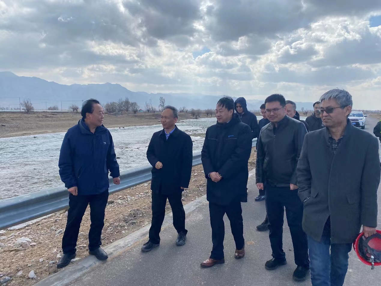 ��˾��Ҫ����һ�и�Τ�¹ٷ���վ���ε���չ����