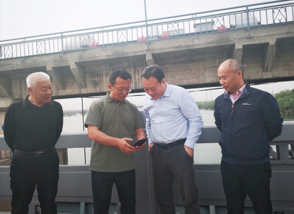 ˮ��������ˮ��ίԱ��һ��Ѳ��Ա������һ�е���Τ�¹ٷ���վ��̬��ˮ����