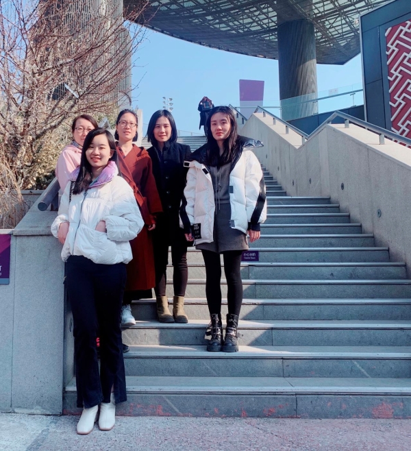 ��˾��֯��չ��ף�����ˡ������Ͷ���Ů��ϵ�л