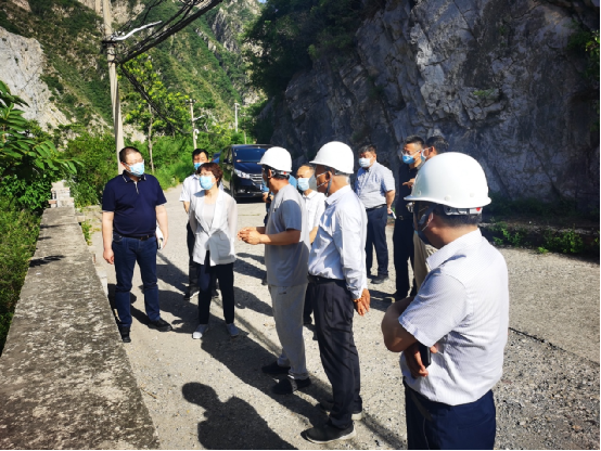 门头沟区委书记金晖到落坡岭大坝查抄领导防汛工作