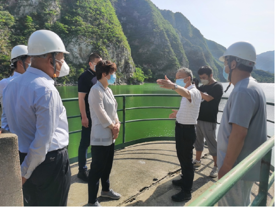 门头沟区委书记金晖到落坡岭大坝查抄领导防汛工作