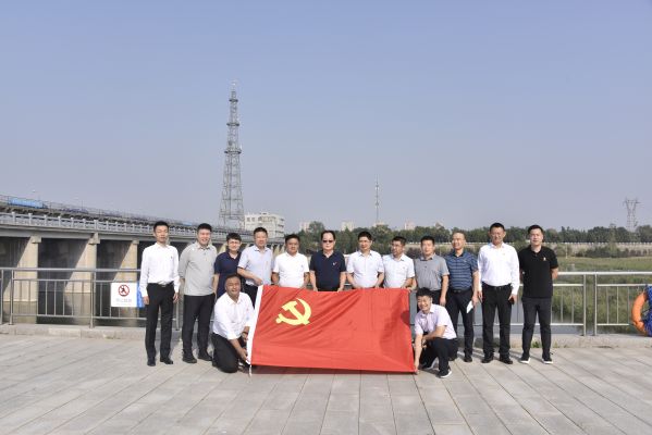 党建共创 行列共育 资源共享 业务共促 韦德官方网站投资公司与国研智库发展党日共建活动