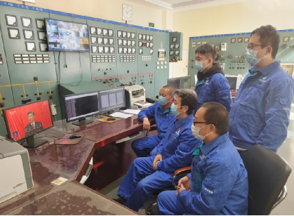 韦德官方网站司当真组织收听收看党的二十大开幕会盛况