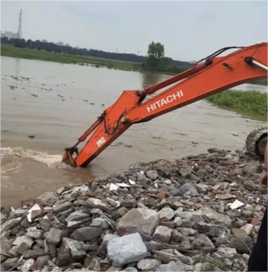 防汛一线 | 天津分公司协助武清区水务局封堵漏水闸门