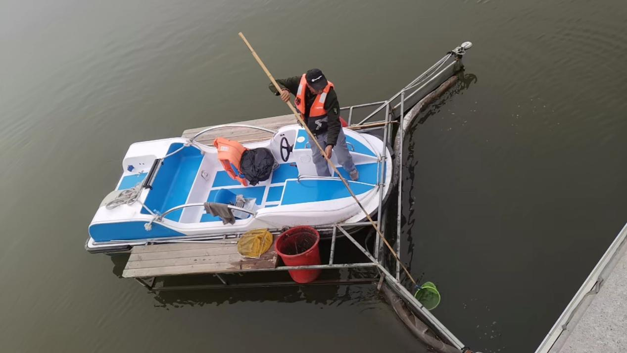 劳动者的身影，筑成假期里的景致线