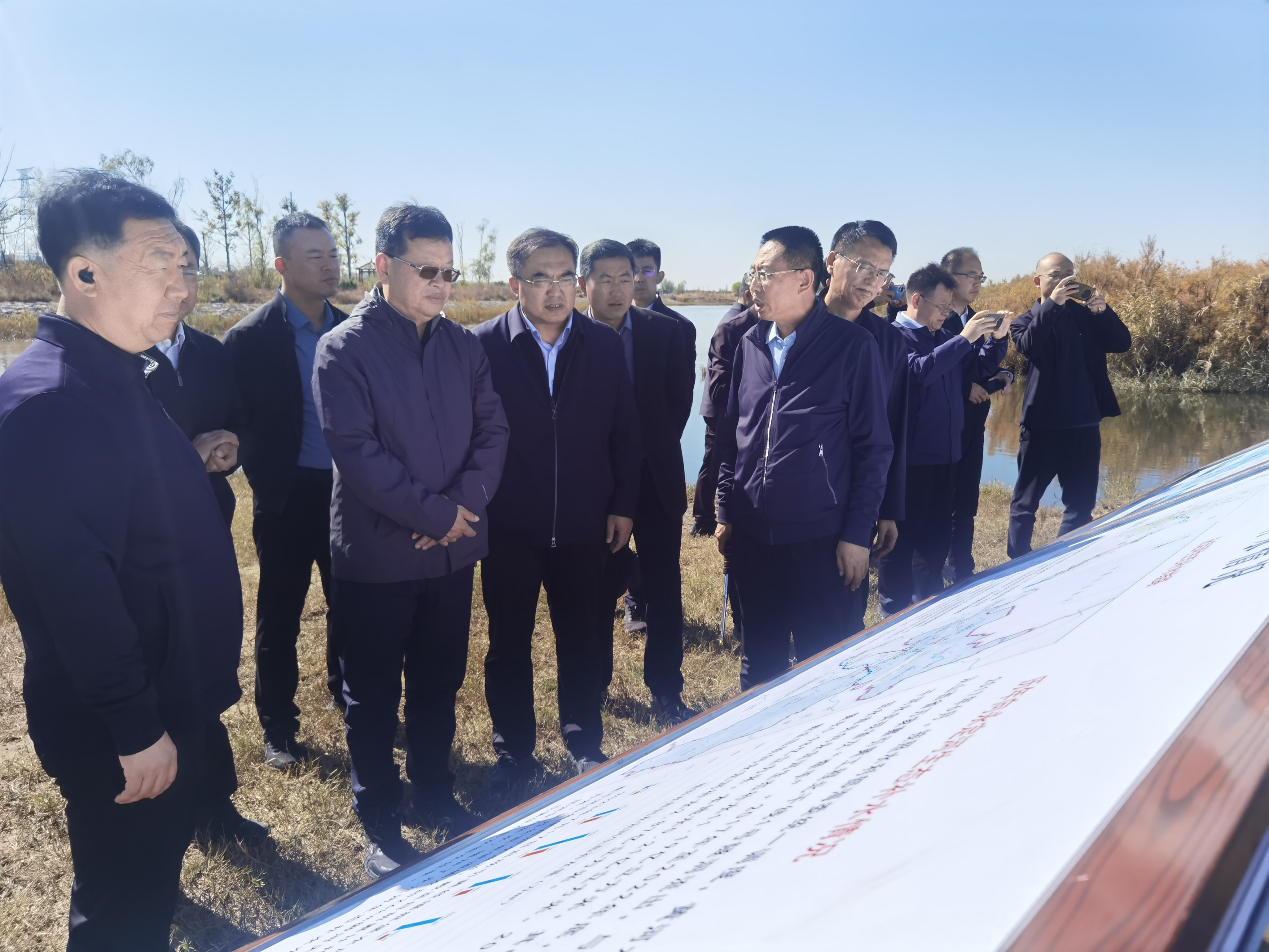 中国南水北召集团董事长蒋旭光调研桑干河包头县段河路治理工程