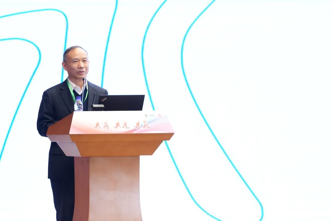 ��˾��Ҫ����Ӧ����ϯ����ҵ�����ʮ�����������лᲢ���ݽ�