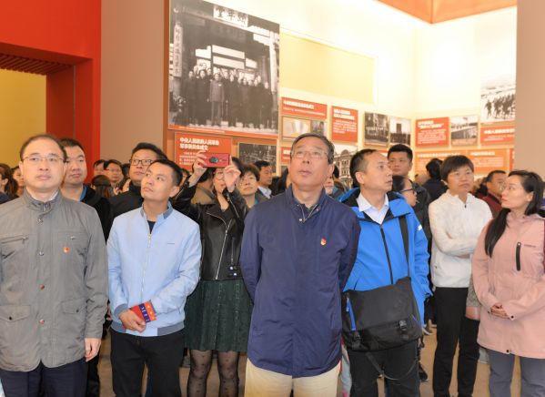 Τ�¹ٷ���վ˾��֯�ι���ף�л����񹲺͹�����70������ͳɾ�չ