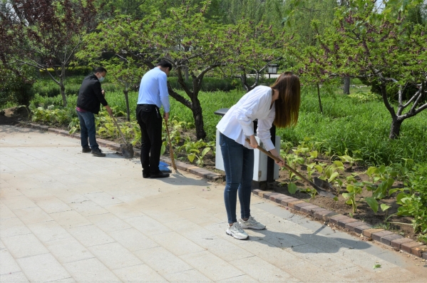 这个“五四” 青年很忙