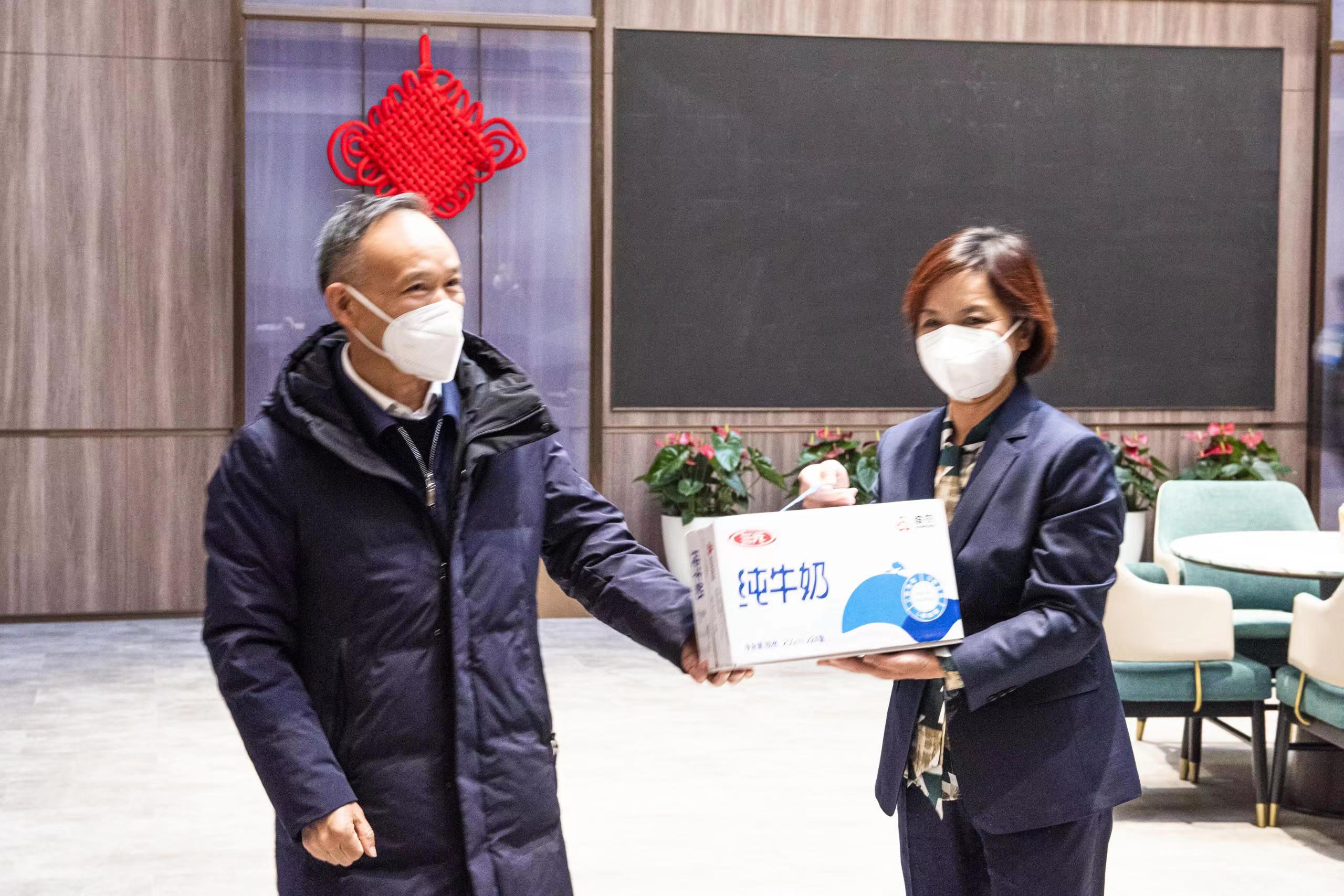  公司重要辅导调研永定山水居首店并慰问员工