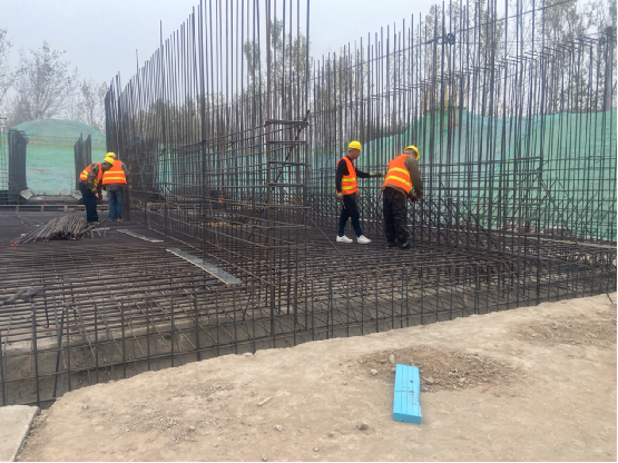 �ٷڷֹ�˾��Ԫ������ʩ��æ ����һ������Ϧ